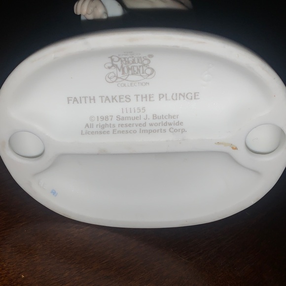 Precious Moments Figurine 1987 Faith takes the plunge - Picture 2 of 7